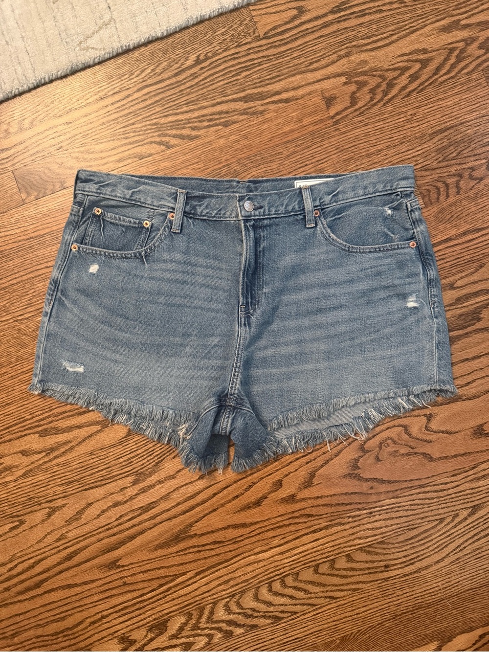 GAP 4" Mid Rise UltraSoft Relaxed Cutoff Shorts  - Light Indigo